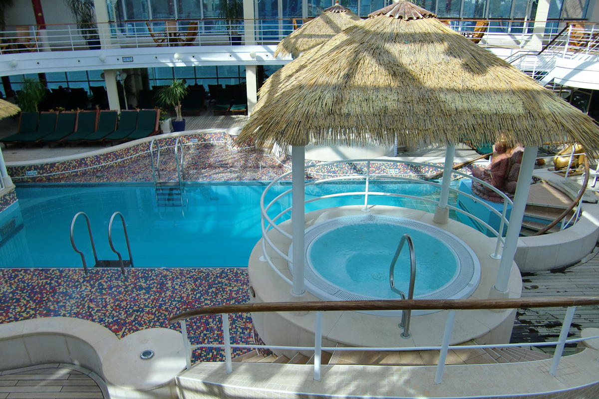 MyCruise Princess-Cruises ISLAND Offentlige-arealer Pool-spa1